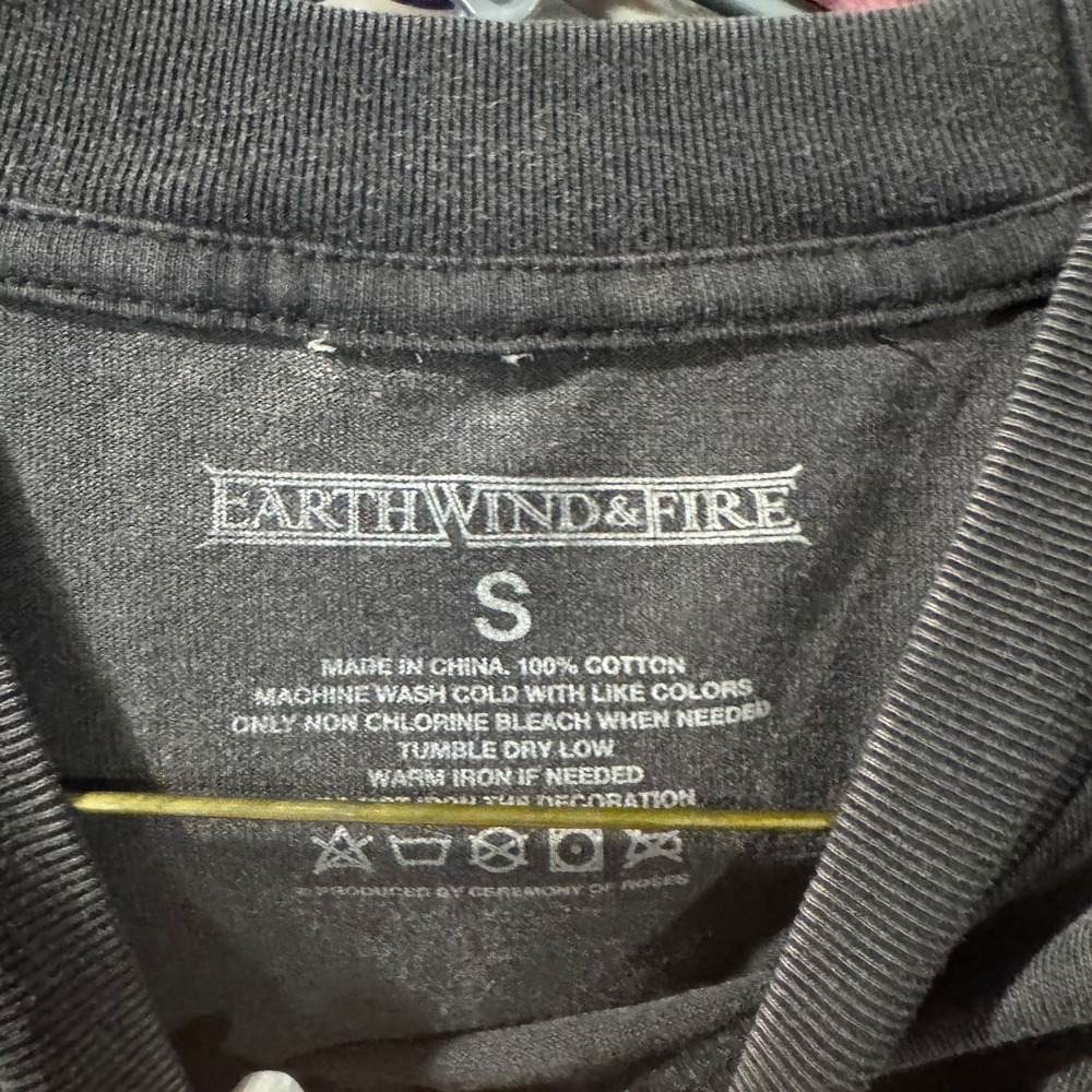 Earth Wind & Fire - OVERSIZED Small NWOT Tour shirt - Picture 4 of 4